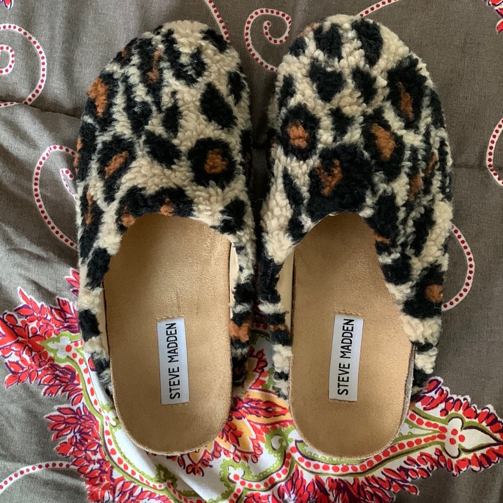 Steve Madden slides